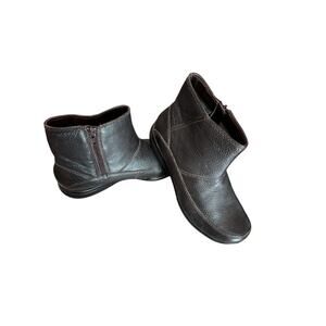 Clarks Women’s Kearns Flame Brown Boots Sz 8